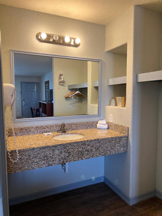 Hotel Bien Venido Pearsall Dış mekan fotoğraf