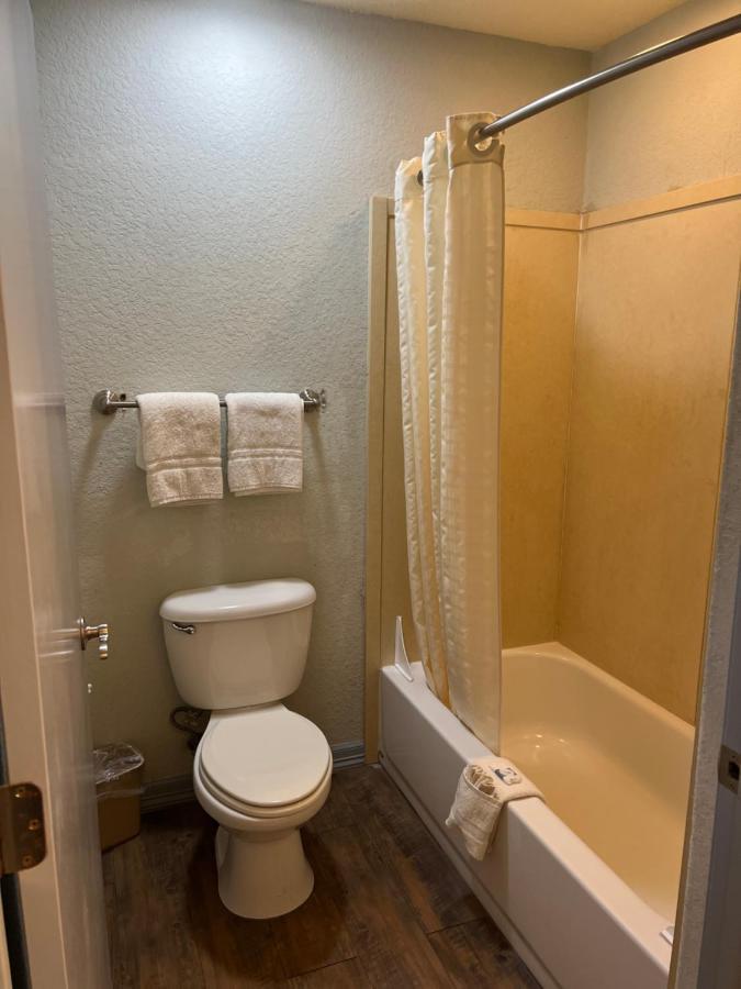 Hotel Bien Venido Pearsall Dış mekan fotoğraf