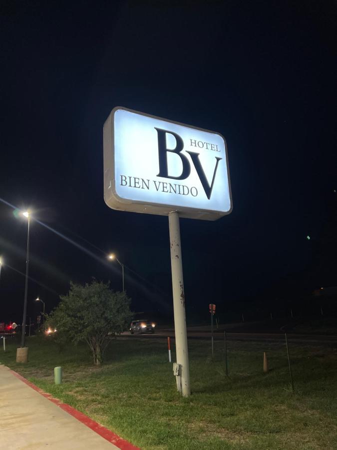 Hotel Bien Venido Pearsall Dış mekan fotoğraf